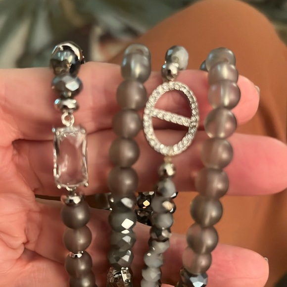 Beautiful Glass Beaded Stretch Peweter Bracelets - Picture 2 of 4